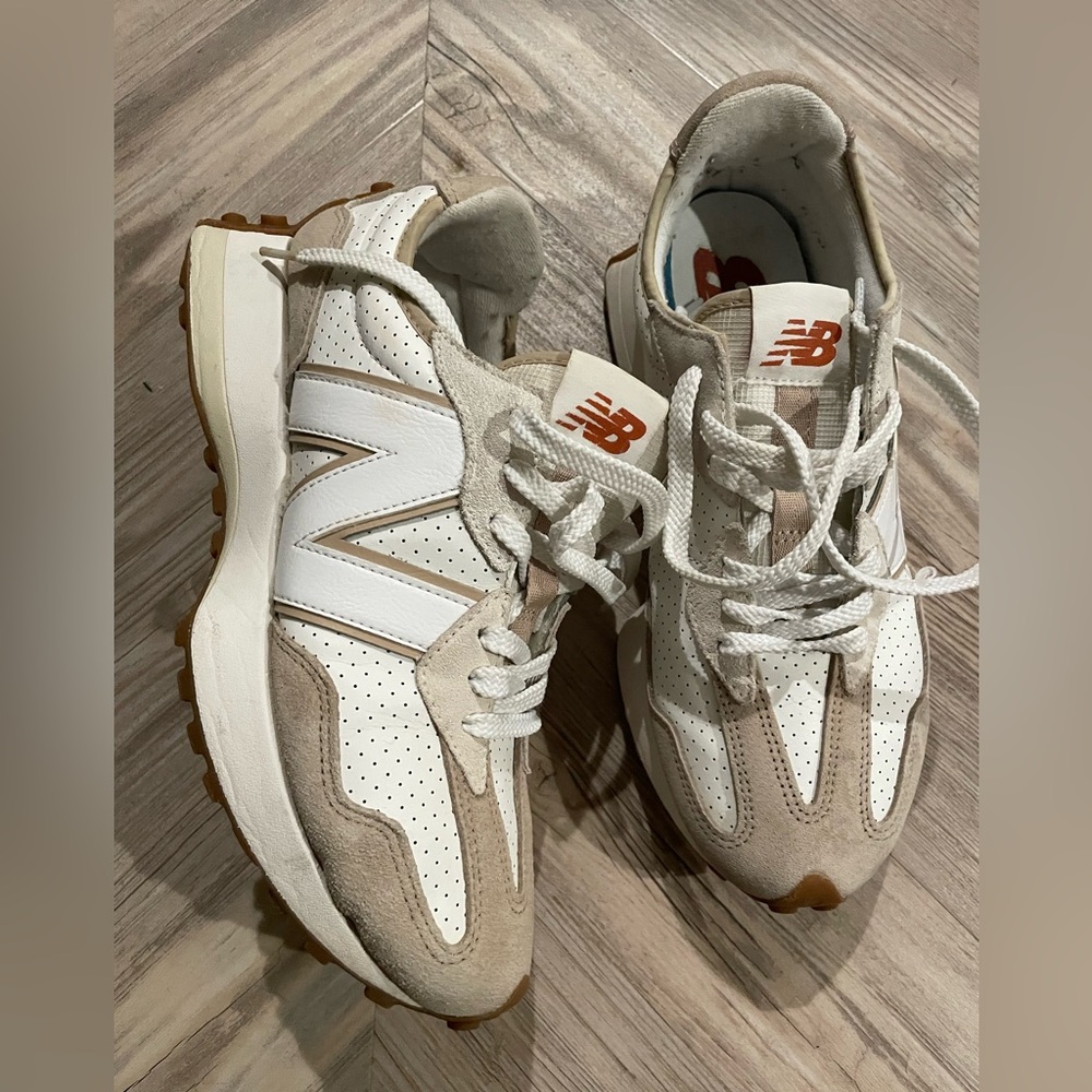 New Balance 327 - Picture 3 of 11